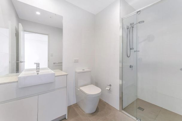 Modern One Bedroom Apartment In Prime Location - Photo 1