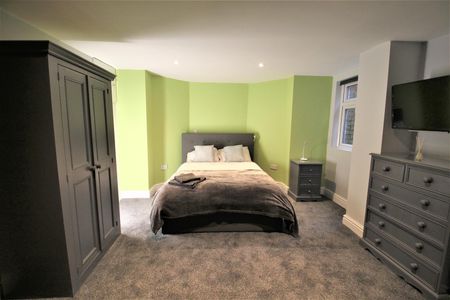 8 bedroom apartment to rent - Photo 3