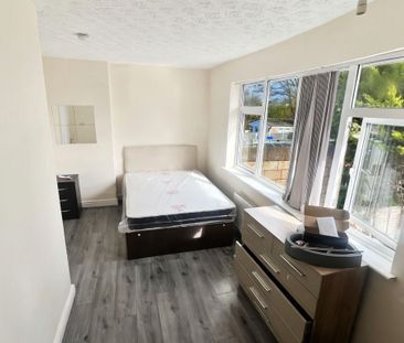 Room in a Shared House, Lyncroft Road, B11 - Photo 2