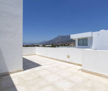 4 bedroom luxury Villa for rent in Marbella Del Este, Spain - Photo 2