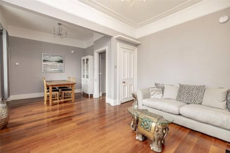 4 bedroom end of terrace house to rent - Photo 4