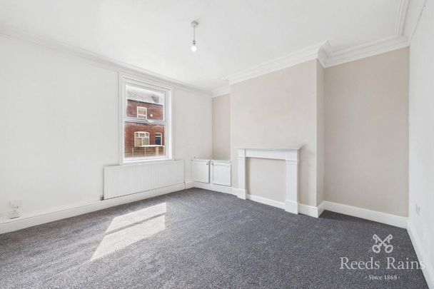 2 bedroom end of terrace house to rent - Photo 1