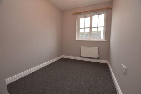2 bedroom end of terrace house to rent - Photo 2