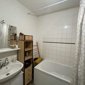 Location Appartement 1 pièce 27m² - Photo 3