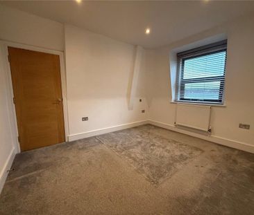 2 bedroom penthouse to rent - Photo 3