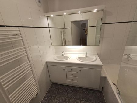 location Appartement T4 DE 89.7m² À VERSAILLES - Photo 2