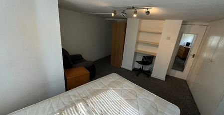 Beechwood Grove, Burley, LEEDS, LS4 2LT - Photo 2