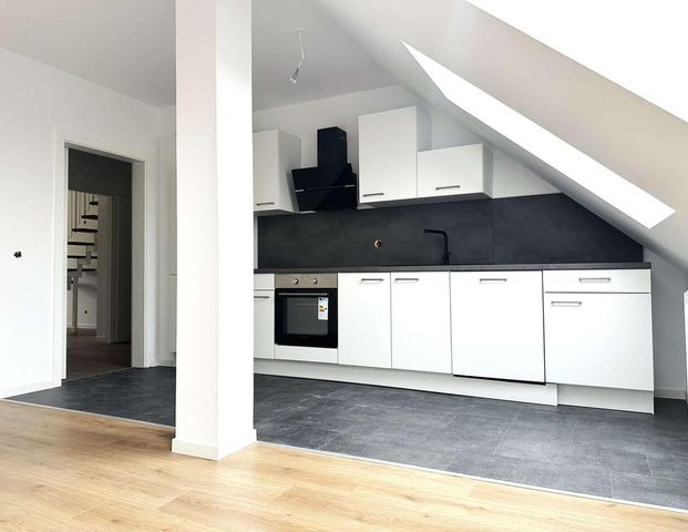 Außen Gründerzeit & Innen Neubau I neue Einbauküche I modernes Bad mit Dusche - Foto 1