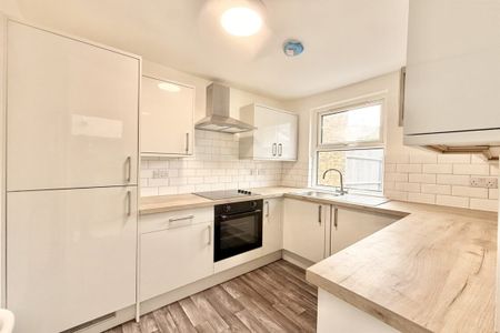 2 bed House Mafeking Road, E16 - Photo 5