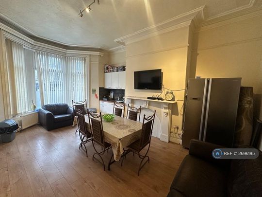 1 bedroom in a house share to rent - Photo 1