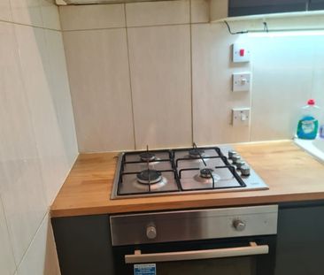 2 Bed Flat, Lillie Road, SW6 - Photo 6