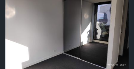 Convenient South Melbourne Living - Photo 4