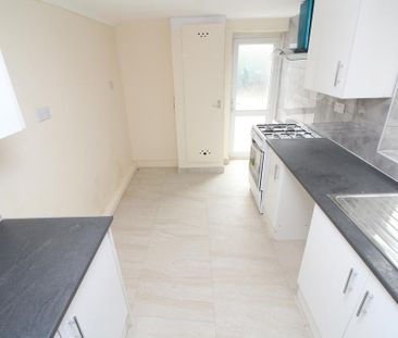 4 bedroom terraced house to rent - Photo 3