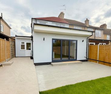 4 bedroom semi-detached house to rent - Photo 6