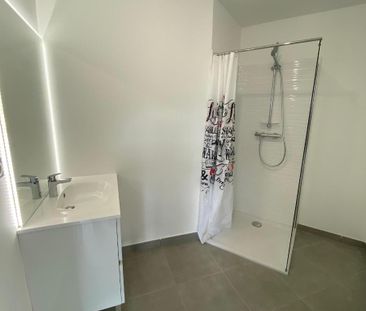 Location Appartement 2 pièces 43m² DECINES CHARPIEU 69150 - Photo 1