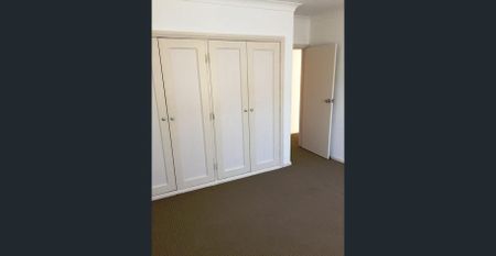 Well positioned 2 bedroom apartment - Photo 3