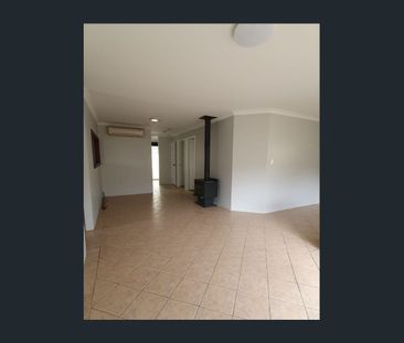 4X1 FAMILY HOME WITH SOLAR PANELS & POWERED SHED! - Photo 1