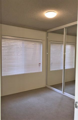 Sunny 2 bed Beachside Apartment - Photo 4