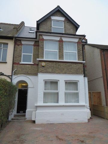 2 Bed Flat, Norbury Court Road, SW16 - Photo 3