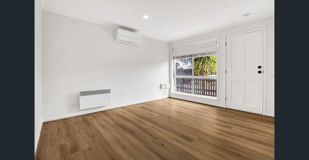 Stylish Townhouse in Great Locale - Photo 1