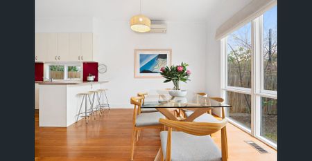 CALIFORNIAN BUNGALOW DELIGHT - Photo 2