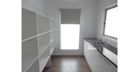 As New 4 bedroom home, quiet location opposite park!! - Photo 3