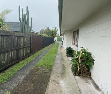 Two Bedroom Home with Shared Garden - Victoria - Photo 3