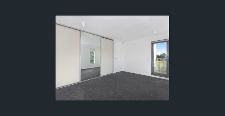 SPACIOUS DUAL-LEVEL RESIDENCE WITH PANORAMIC OUTLOOK - Photo 2