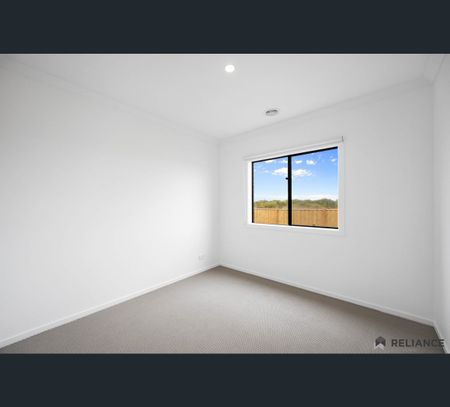 444 Mandalay Circuit, Beveridge, Vic 3753 - Photo 2