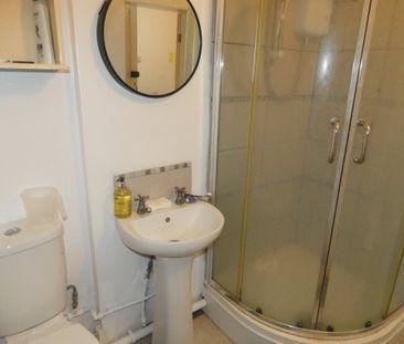 High Street - Photo 4