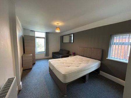 1 bedroom in a house share to rent - Photo 4