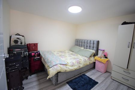 2 Bed Detached House, Portland Terrace, IG1 - Photo 4