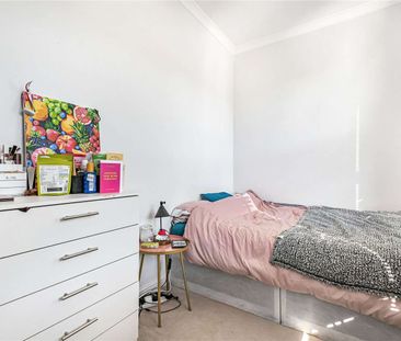 Charming four-bedroom terraced home in the heart of East London - Photo 3