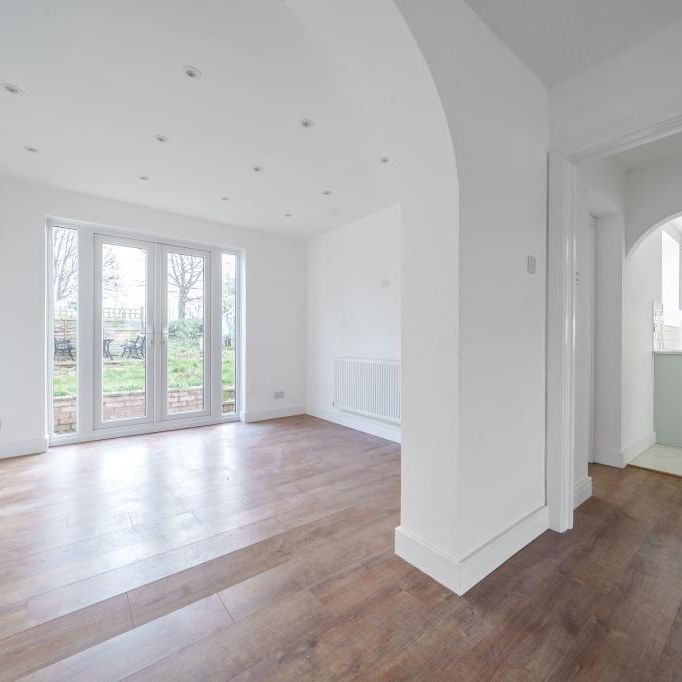 4 bedroom semi-detached house to rent - Photo 1