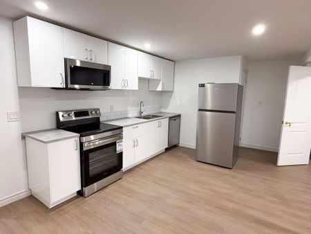 For Lease - 452 Alex Doner Drive, Newmarket, Ontario - Photo 4