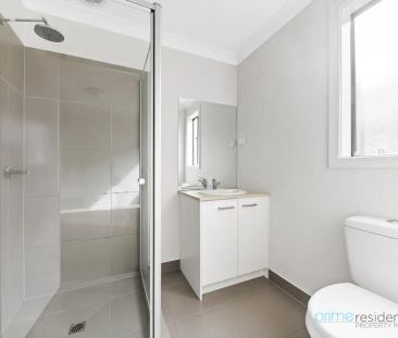 “Spacious 4-bedroom family home with two living areas and alfresco” - Photo 4