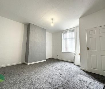 2 bedroom end of terrace house to rent - Photo 1