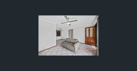 Neat and tidy home close to amenities! - Photo 2