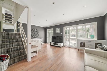 Claremont Close, kent, London - Photo 2