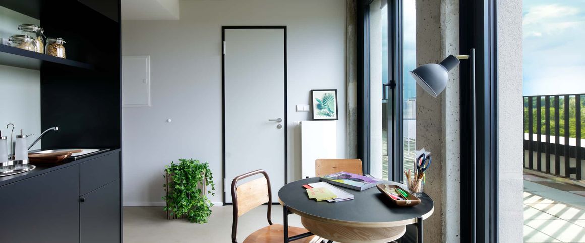 Penthouse Balcony - Long Term - Floor 7 - Photo 1