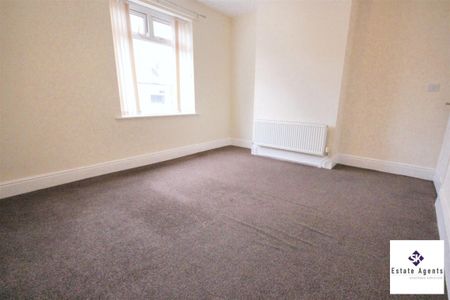 2 Bedroom House - End Terrace To Let - Photo 2