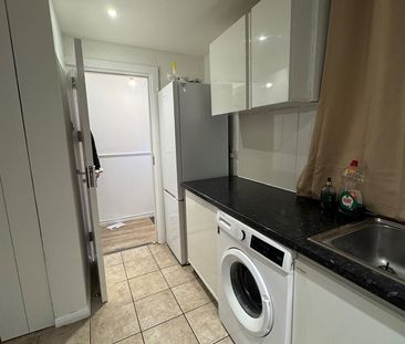 3 Bed Terraced House, Shirley St, E16 - Photo 4