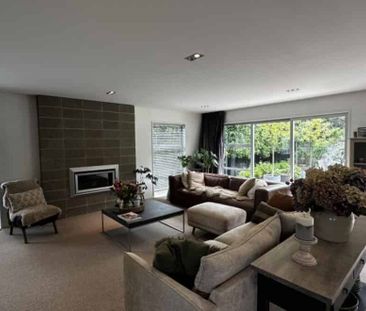 Simply stunning and super private - Photo 2