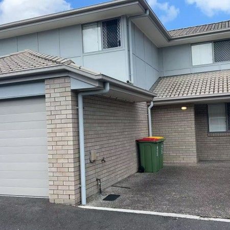Spacious 2 bedroom townhouse for rent - Photo 1