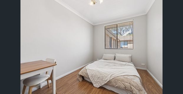 Private updated apartment offers alluring potential - Photo 1