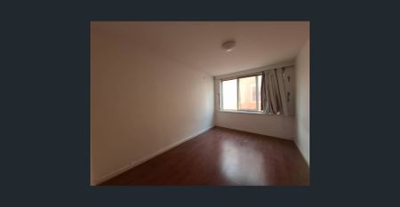 Spacious 3-Bedroom Apartment in Prime St Kilda East Location - Photo 5