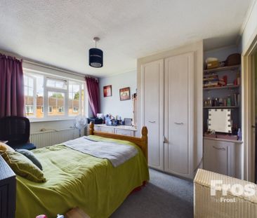 Robin Way, Staines-upon-Thames, Surrey,TW18 - Photo 5