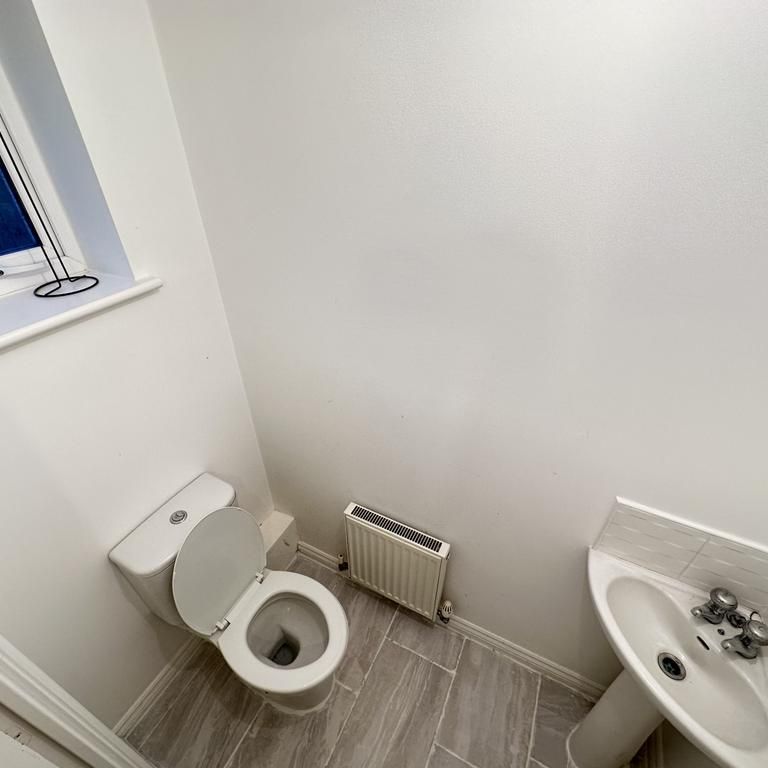 2 bedroom terraced house to rent - Photo 1