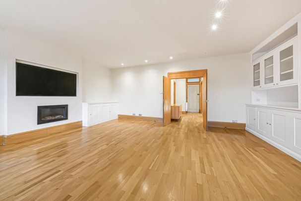 3 bedroom flat to rent - Photo 1