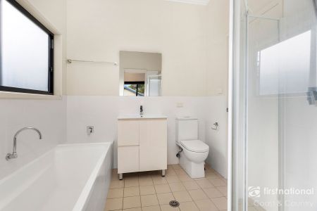 Modern Townhouse in the heart of Gerringong - Photo 3